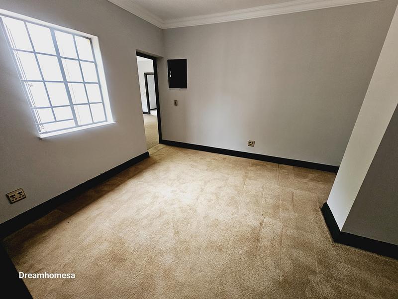 To Let 5 Bedroom Property for Rent in Houghton Estate Gauteng