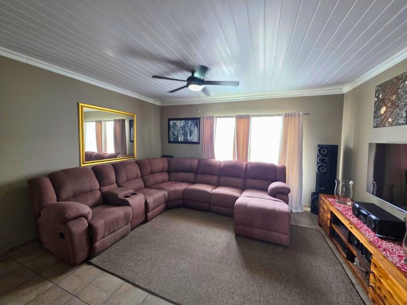 3 Bedroom Property for Sale in Birchleigh Gauteng