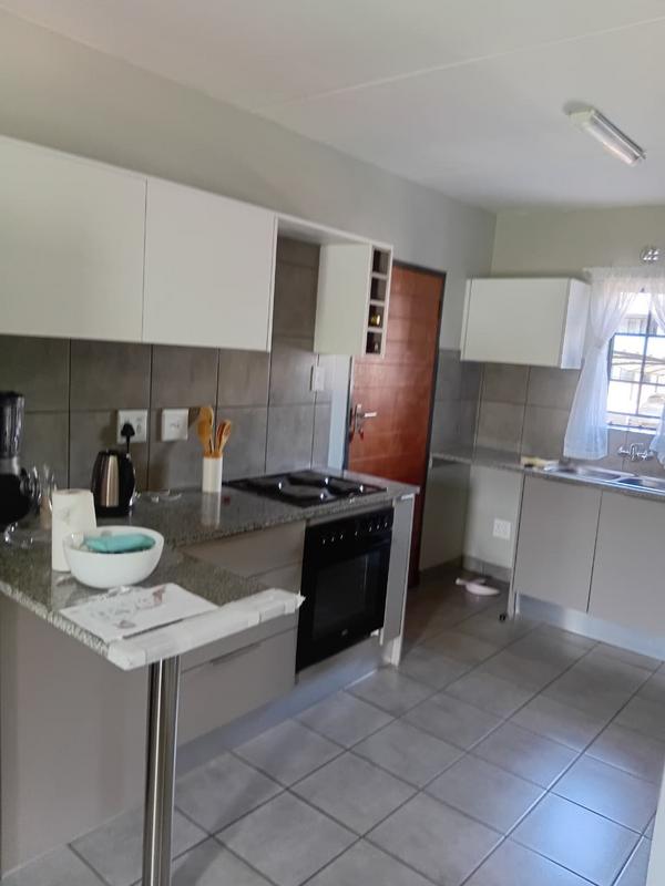 To Let 1 Bedroom Property for Rent in Alrode Gauteng