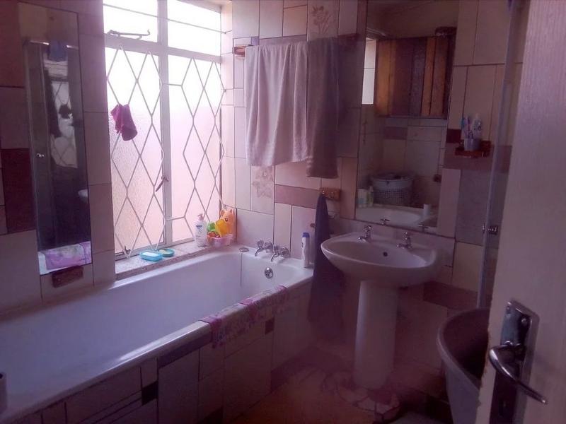 To Let 1 Bedroom Property for Rent in Symhurst Gauteng