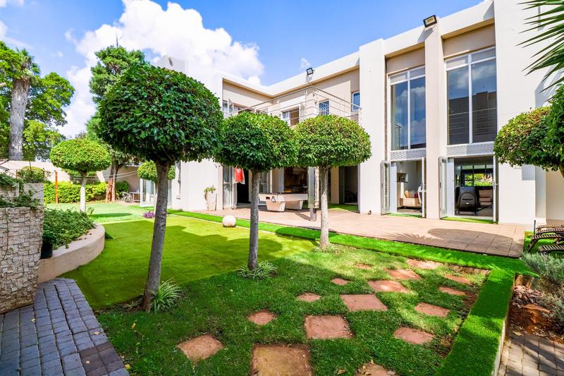 6 Bedroom Property for Sale in Christoburg Gauteng