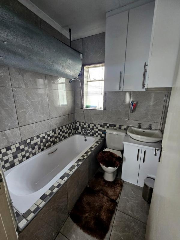 2 Bedroom Property for Sale in Fleurhof Gauteng