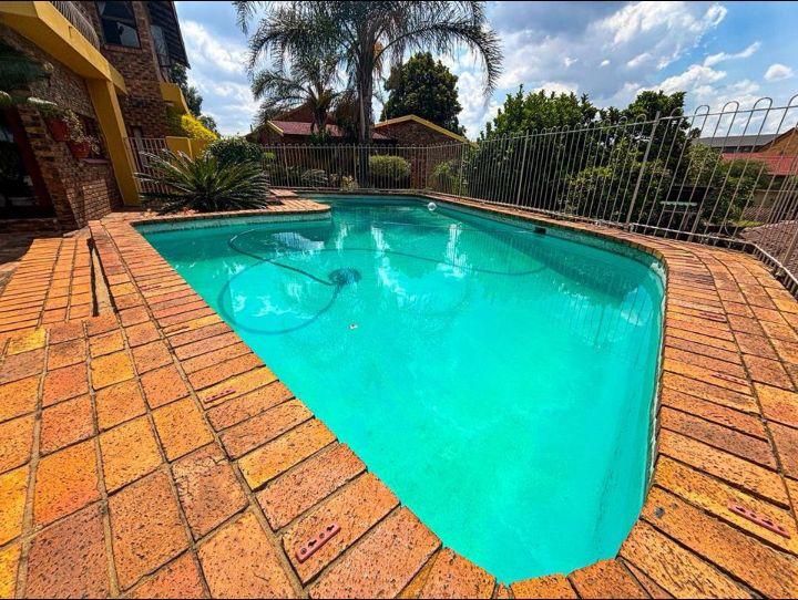 5 Bedroom Property for Sale in Ridgeway Gauteng