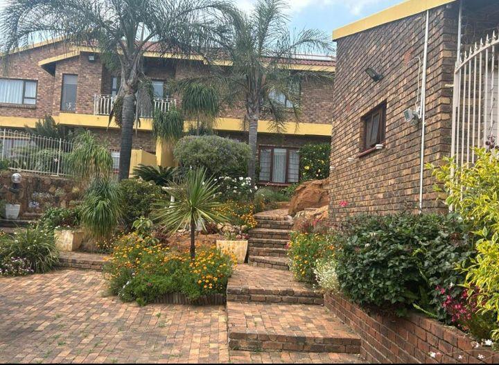 5 Bedroom Property for Sale in Ridgeway Gauteng