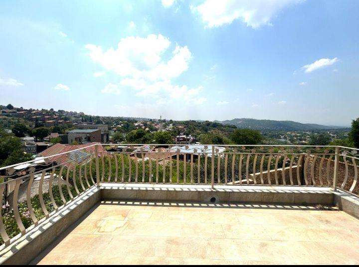 5 Bedroom Property for Sale in Ridgeway Gauteng