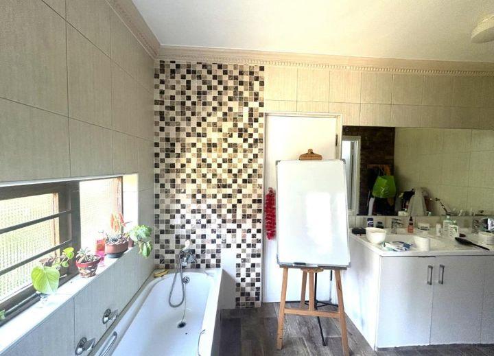 5 Bedroom Property for Sale in Ridgeway Gauteng