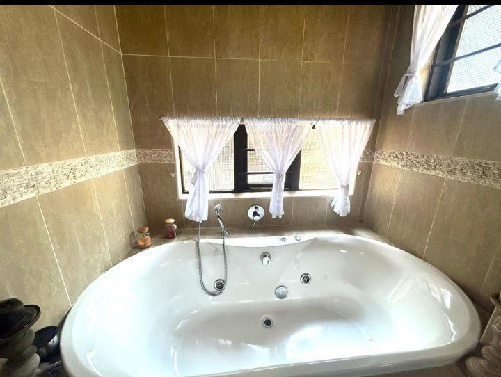 5 Bedroom Property for Sale in Ridgeway Gauteng