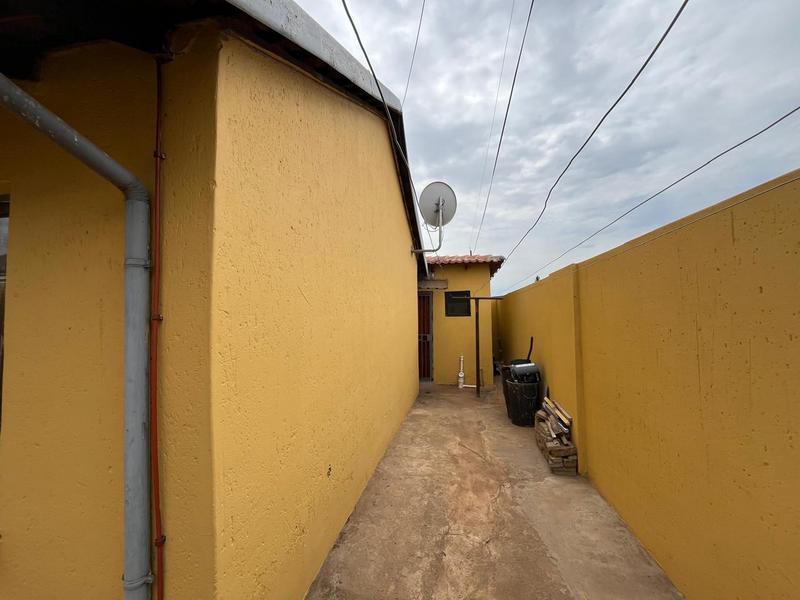 3 Bedroom Property for Sale in Protea Glen Gauteng