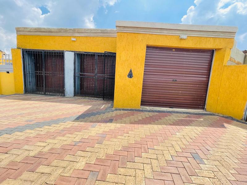 4 Bedroom Property for Sale in Tsakane Gauteng