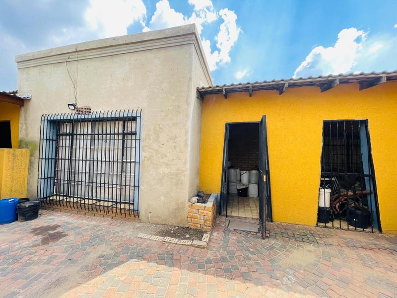 4 Bedroom Property for Sale in Tsakane Gauteng