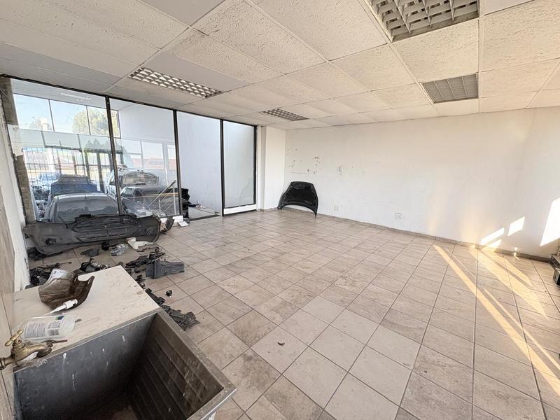 To Let commercial Property for Rent in Helderkruin Gauteng