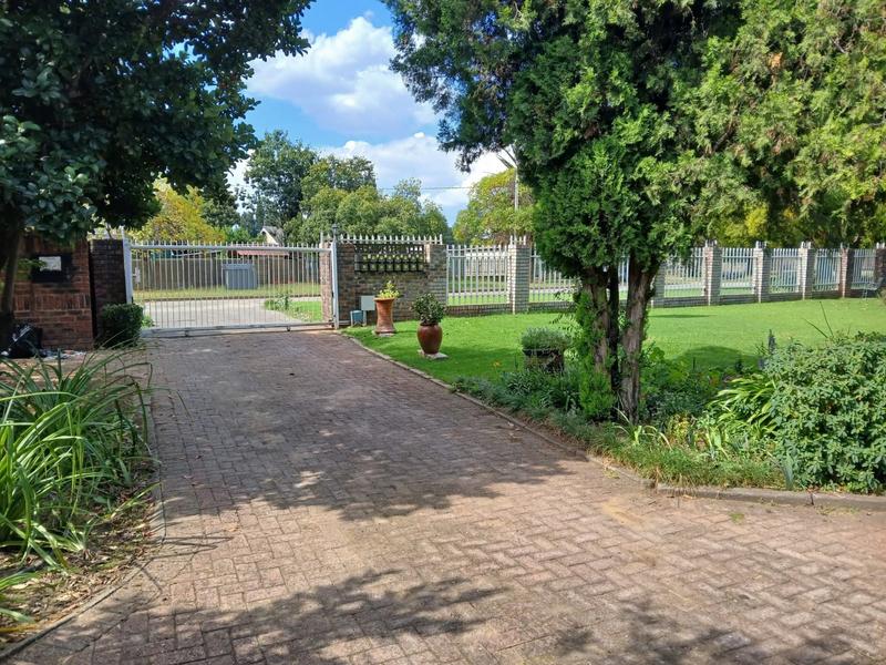 To Let 2 Bedroom Property for Rent in Three Rivers Gauteng