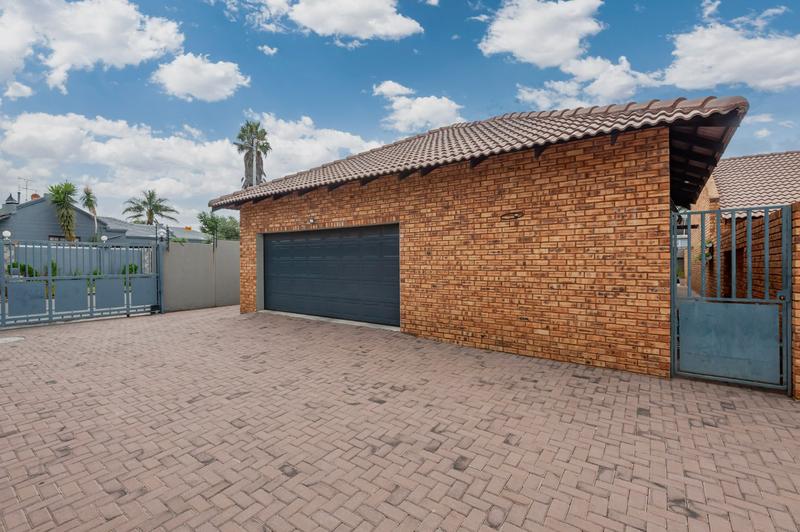 3 Bedroom Property for Sale in New Redruth Gauteng