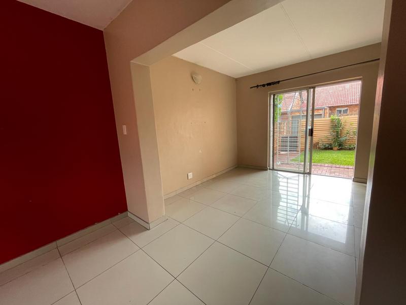 2 Bedroom Property for Sale in Die Hoewes Gauteng