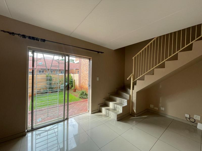 2 Bedroom Property for Sale in Die Hoewes Gauteng