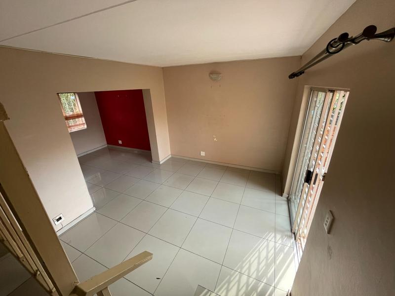2 Bedroom Property for Sale in Die Hoewes Gauteng