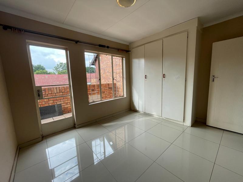2 Bedroom Property for Sale in Die Hoewes Gauteng