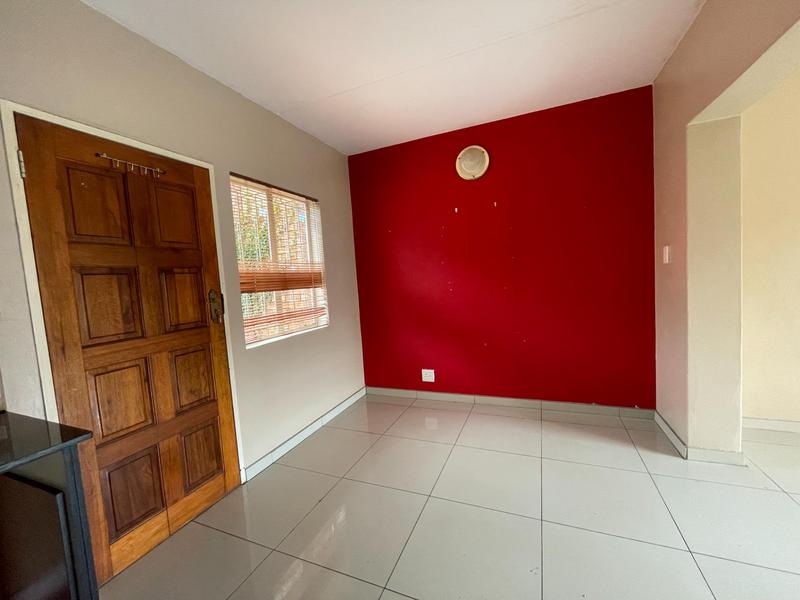 2 Bedroom Property for Sale in Die Hoewes Gauteng
