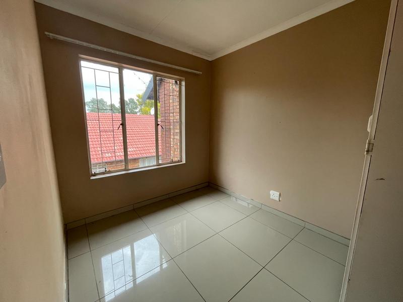 2 Bedroom Property for Sale in Die Hoewes Gauteng