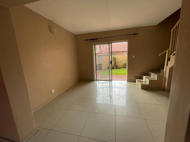 2 Bedroom Property for Sale in Die Hoewes Gauteng