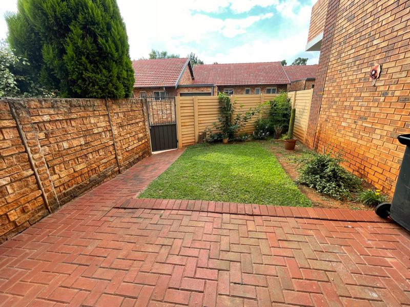 2 Bedroom Property for Sale in Die Hoewes Gauteng