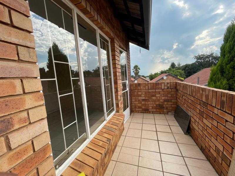 2 Bedroom Property for Sale in Die Hoewes Gauteng
