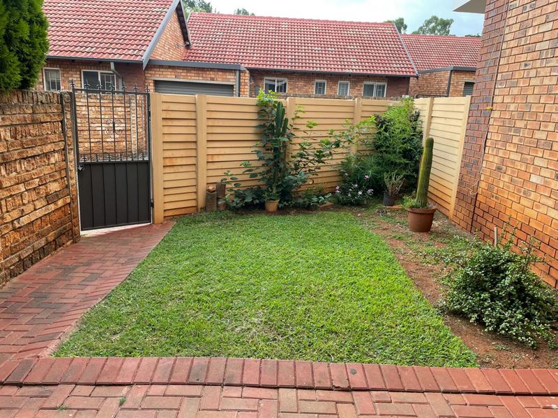 2 Bedroom Property for Sale in Die Hoewes Gauteng