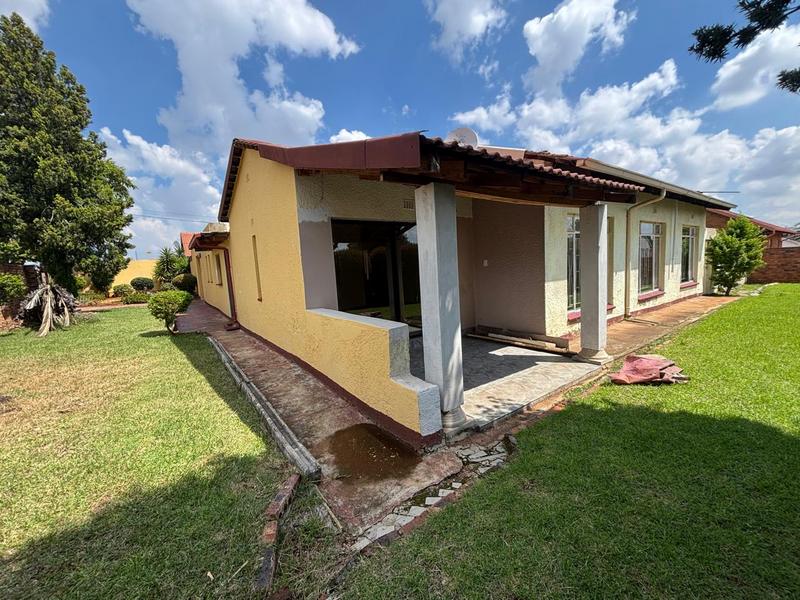 3 Bedroom Property for Sale in Fleurhof Gauteng