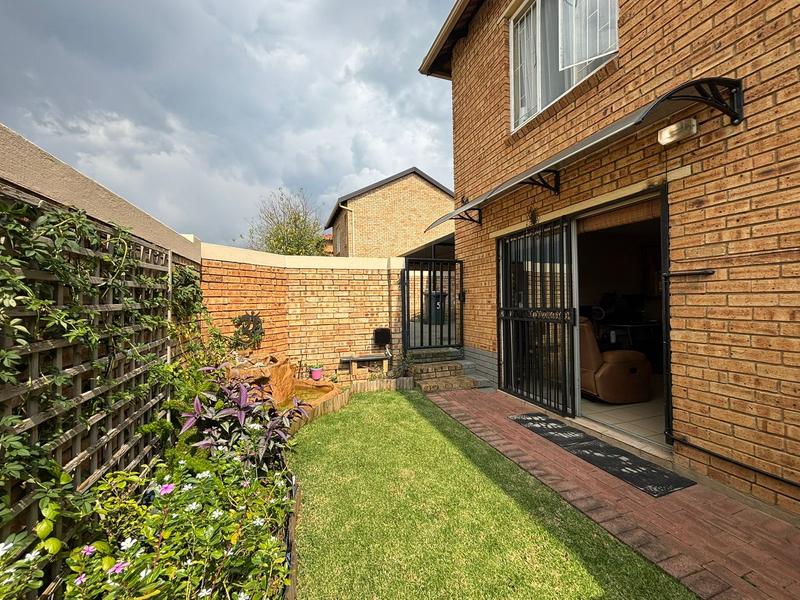 2 Bedroom Property for Sale in Strubensvallei Gauteng