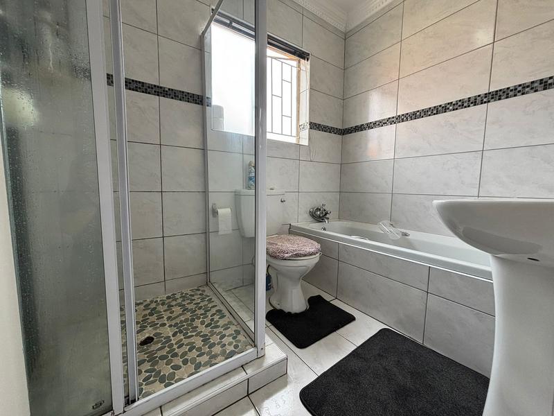 2 Bedroom Property for Sale in Strubensvallei Gauteng