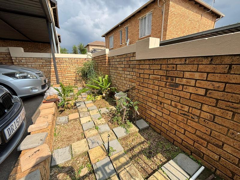 2 Bedroom Property for Sale in Strubensvallei Gauteng