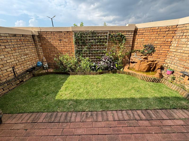 2 Bedroom Property for Sale in Strubensvallei Gauteng