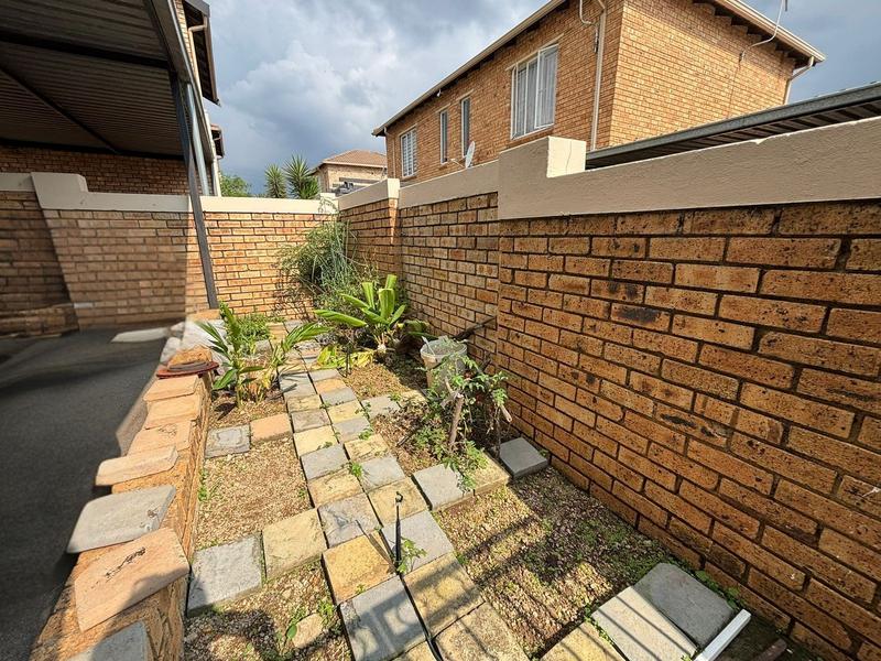 2 Bedroom Property for Sale in Strubensvallei Gauteng