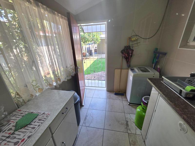 6 Bedroom Property for Sale in Freeway Park Gauteng