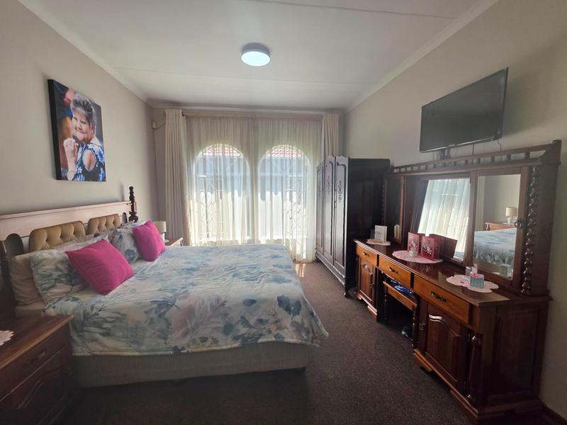 6 Bedroom Property for Sale in Freeway Park Gauteng