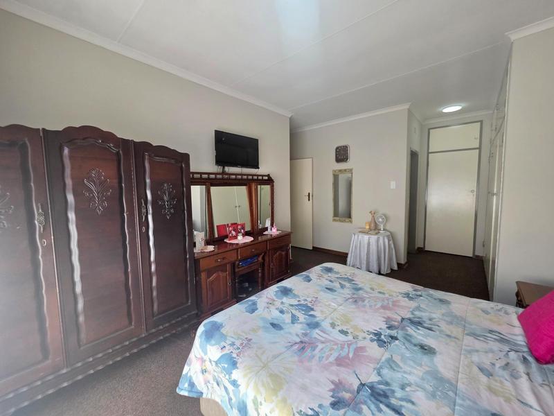 6 Bedroom Property for Sale in Freeway Park Gauteng