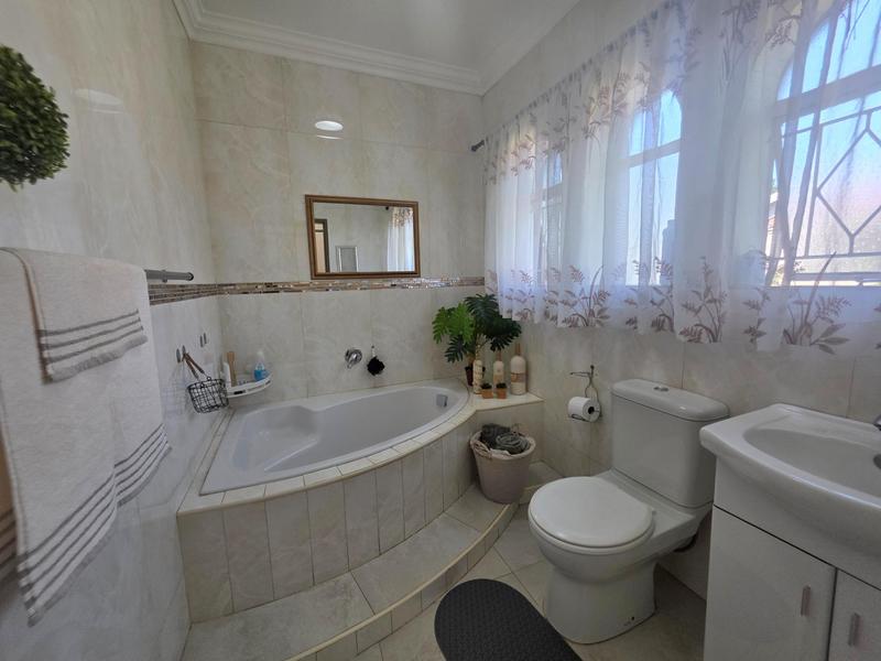 6 Bedroom Property for Sale in Freeway Park Gauteng