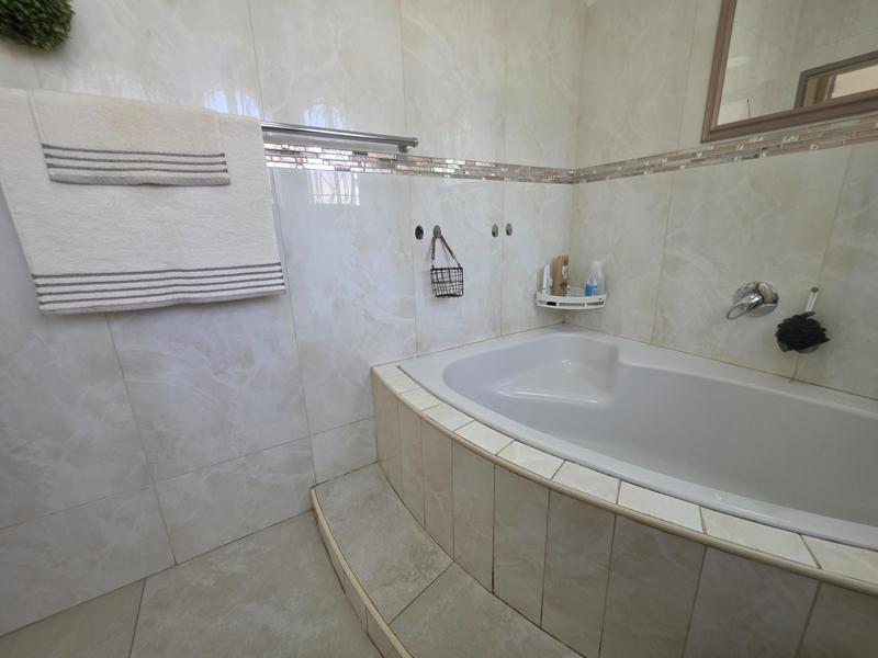 6 Bedroom Property for Sale in Freeway Park Gauteng