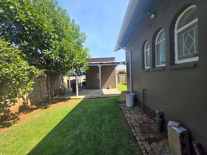 6 Bedroom Property for Sale in Freeway Park Gauteng