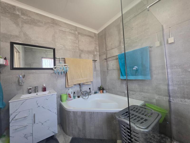 6 Bedroom Property for Sale in Freeway Park Gauteng