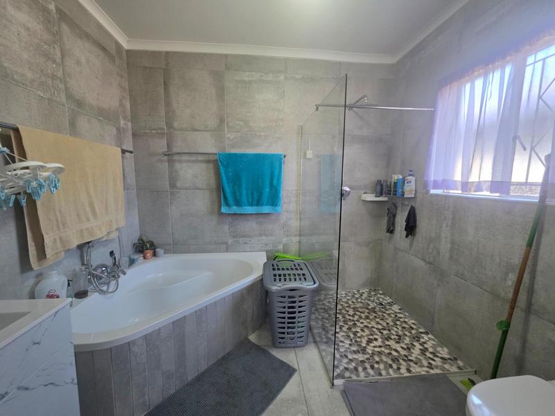 6 Bedroom Property for Sale in Freeway Park Gauteng