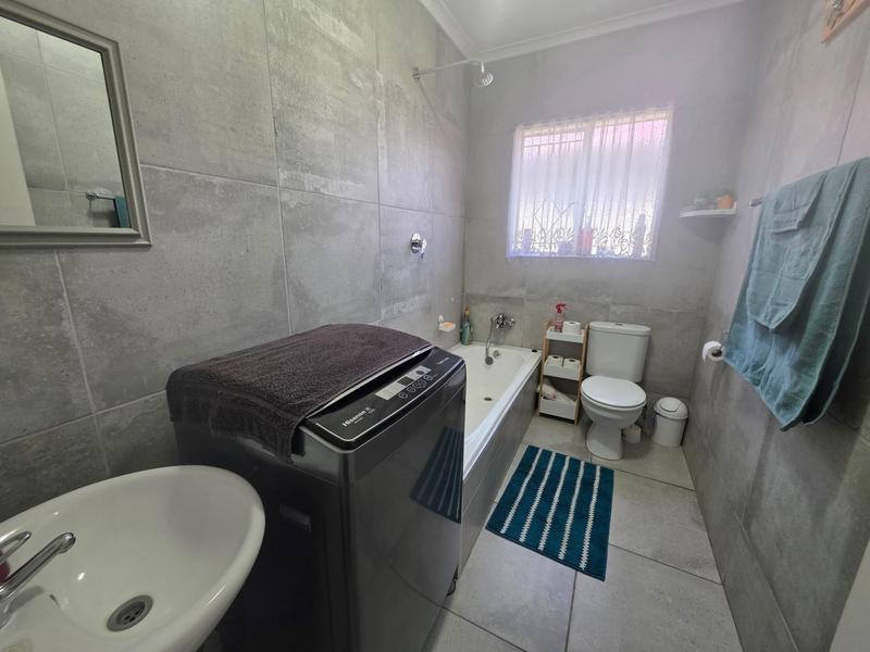 6 Bedroom Property for Sale in Freeway Park Gauteng