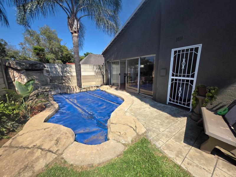 6 Bedroom Property for Sale in Freeway Park Gauteng