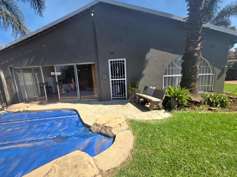 6 Bedroom Property for Sale in Freeway Park Gauteng