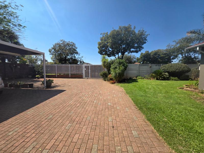 6 Bedroom Property for Sale in Freeway Park Gauteng