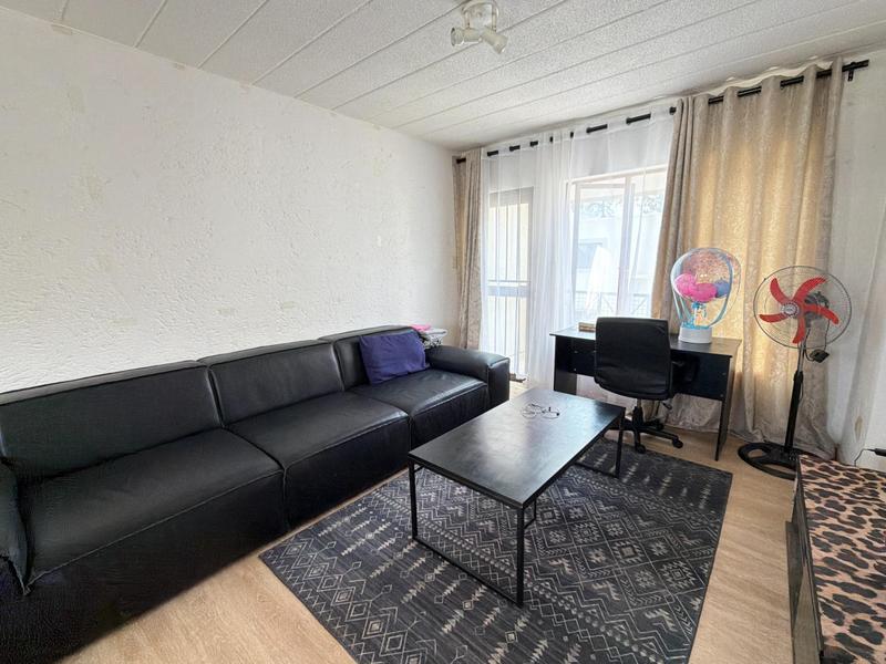 1 Bedroom Property for Sale in Bryanston Gauteng