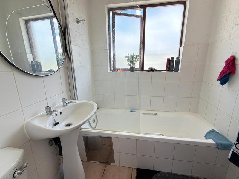 1 Bedroom Property for Sale in Bryanston Gauteng