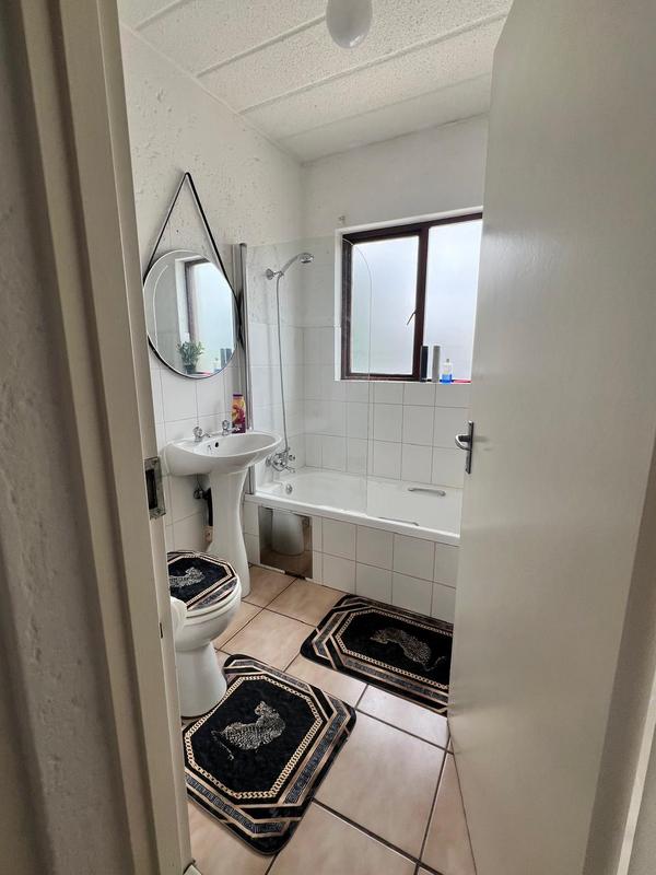 1 Bedroom Property for Sale in Bryanston Gauteng