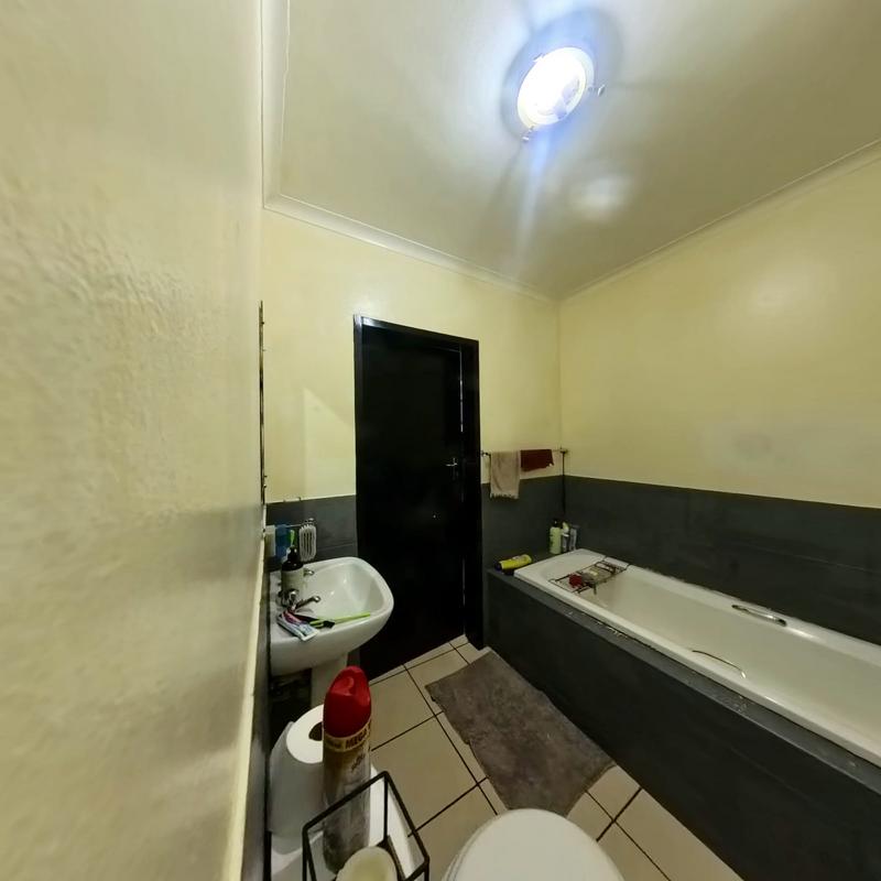 2 Bedroom Property for Sale in Zwartkop Gauteng