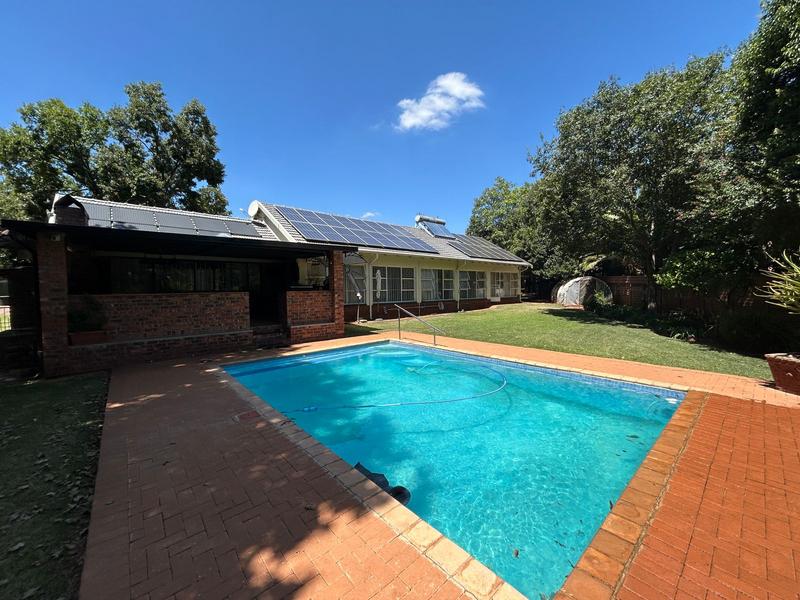 6 Bedroom Property for Sale in Eldoraigne Gauteng